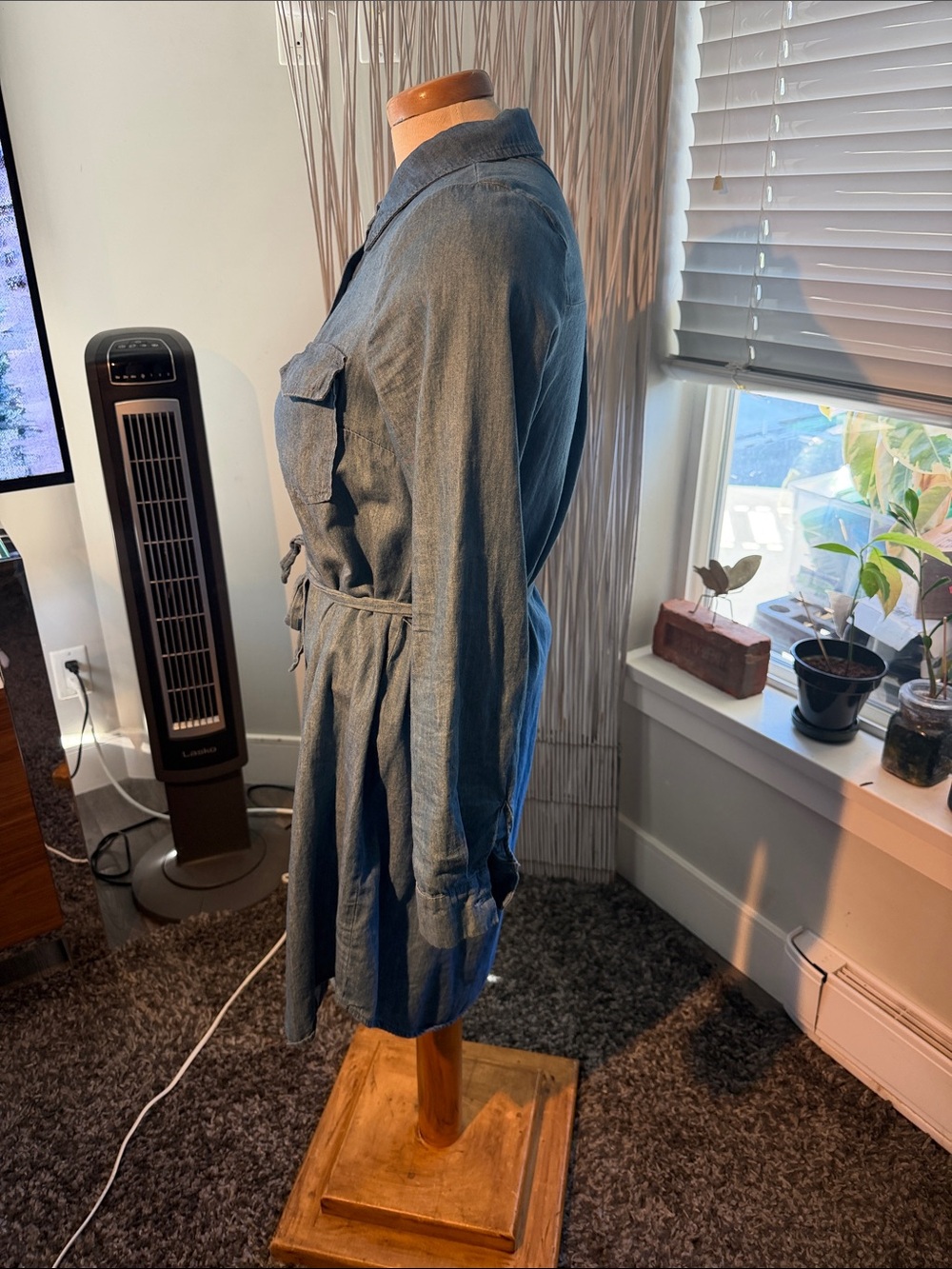 JustFab Chambray Shirt Dress in Blue S - Picture 5 of 10